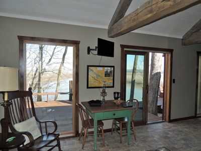 Pinckney Bend Fish Haus guest room
